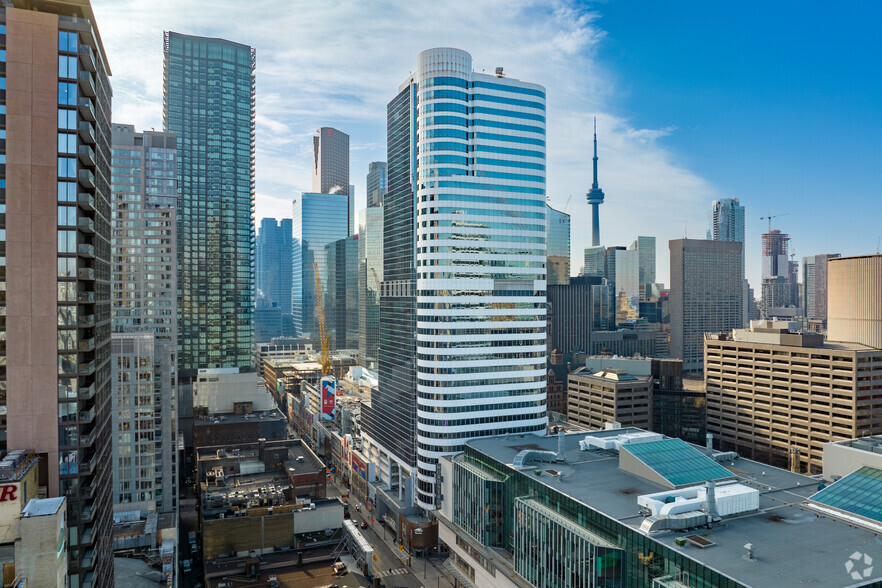 250 Yonge St, Toronto, ON for lease - Primary Photo - Image 1 of 25