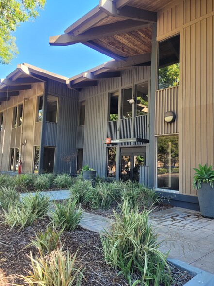 2835 Mitchell Dr, Walnut Creek, CA for lease - Building Photo - Image 1 of 11