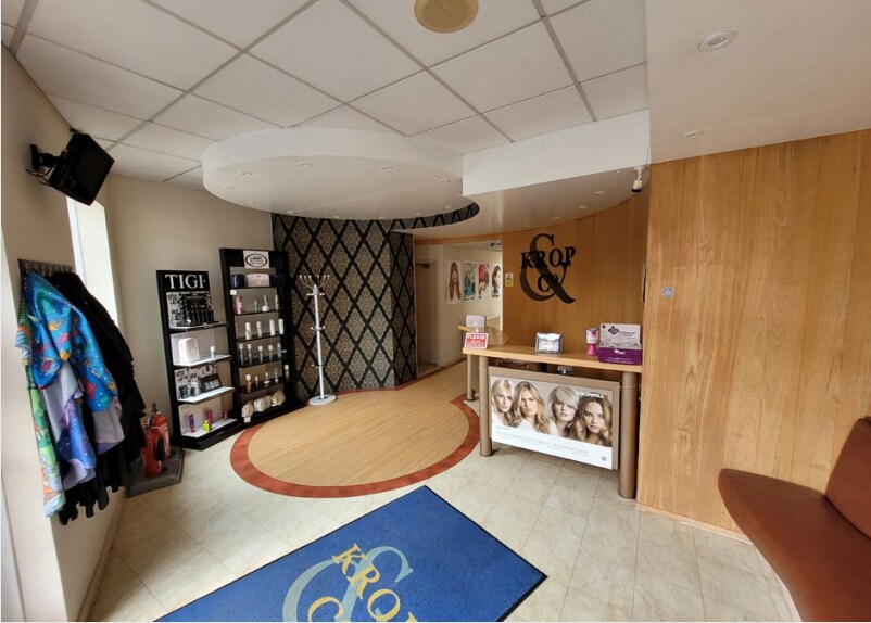 2 Glasgow Rd, Bathgate for sale - Interior Photo - Image 3 of 4