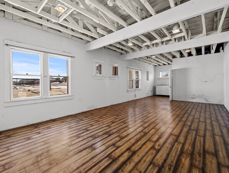 Owner/User or Investor Flex Facility portfolio of 2 properties for sale on LoopNet.com - Interior Photo - Image 3 of 14