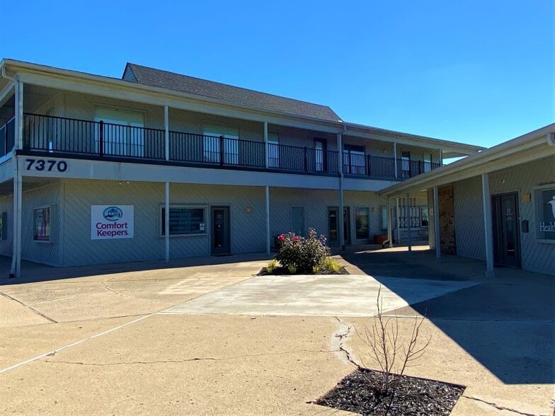 7370-7372 Kingsgate Way, West Chester, OH for lease - Building Photo - Image 2 of 9