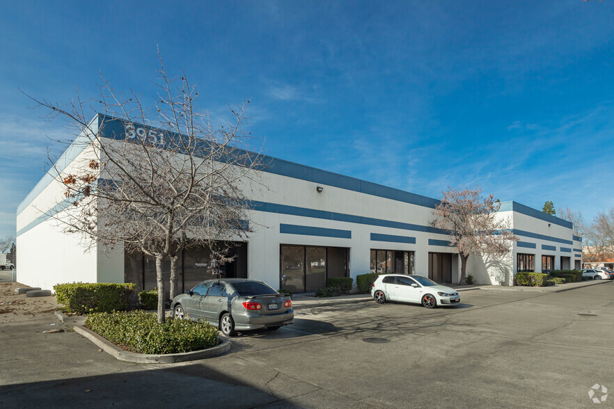 3951 Development Dr, Sacramento, CA for lease - Primary Photo - Image 1 of 25