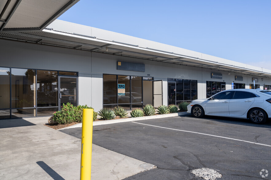 2120 W Mission Rd, Escondido, CA for lease - Building Photo - Image 3 of 4