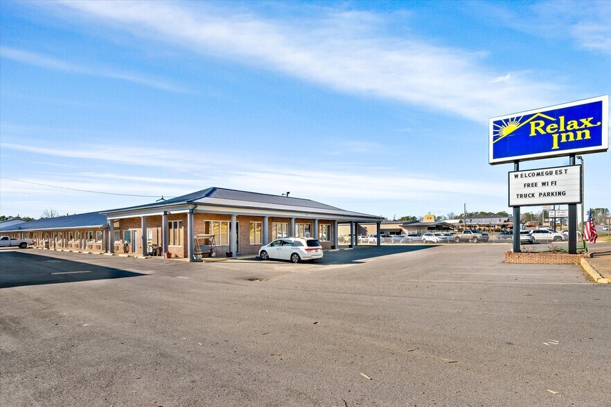 33691 Highway 43 N, Thomasville, AL 36784 Relax Inn