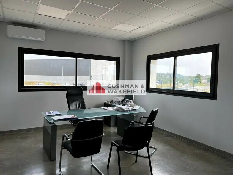 Flex in Vézénobres for lease - Interior Photo - Image 3 of 3