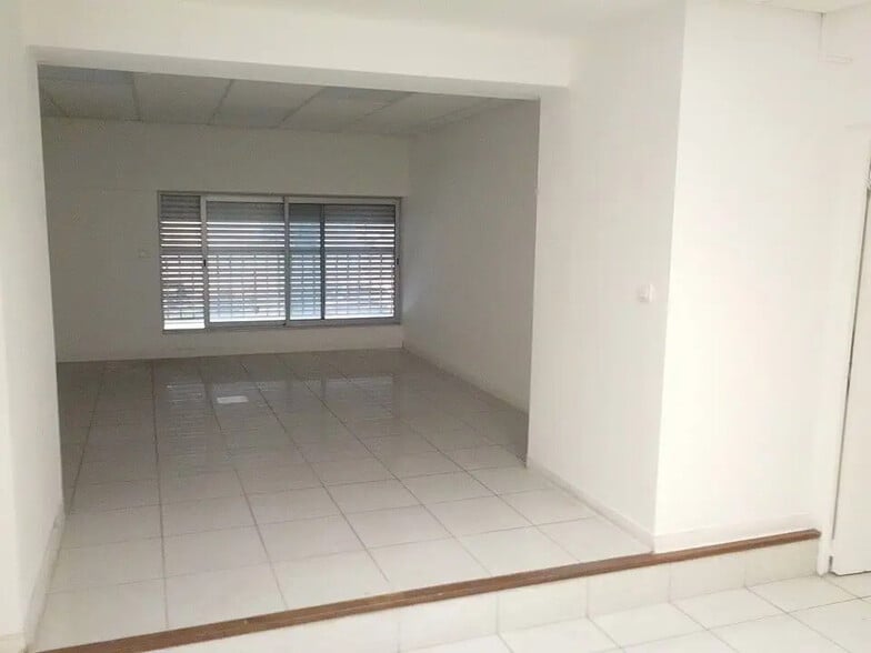 27 Boulevard Charles Moretti, Marseille for lease - Interior Photo - Image 3 of 3