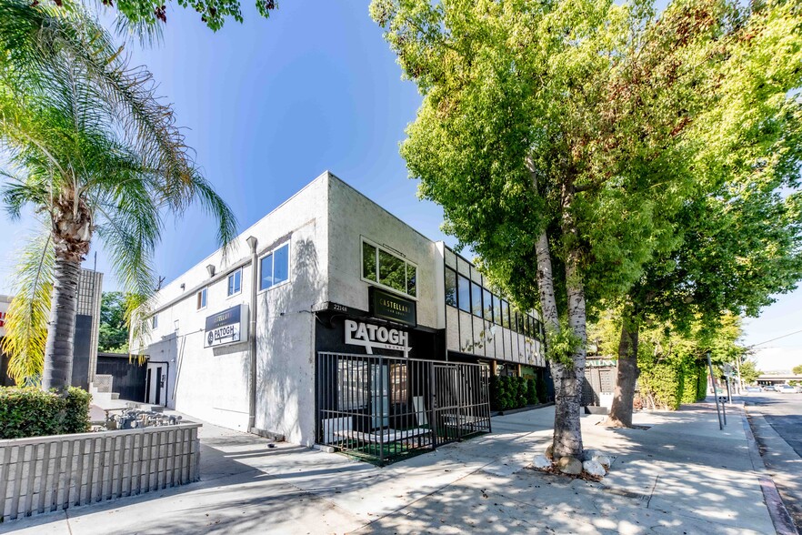 22148 Ventura Blvd, Woodland Hills, CA for sale - Building Photo - Image 1 of 15