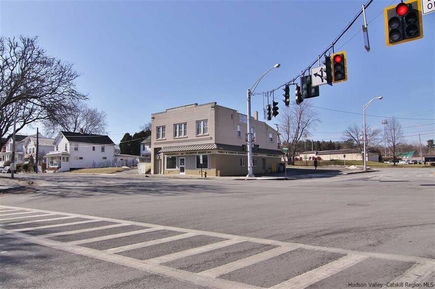 389 Washington Ave, Kingston, NY 12401