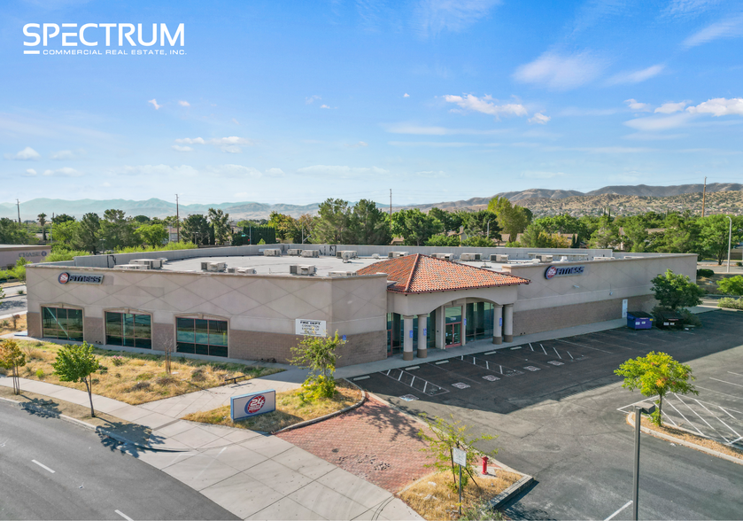 1335 Rancho Vista Blvd, Palmdale, CA for lease - Building Photo - Image 3 of 10