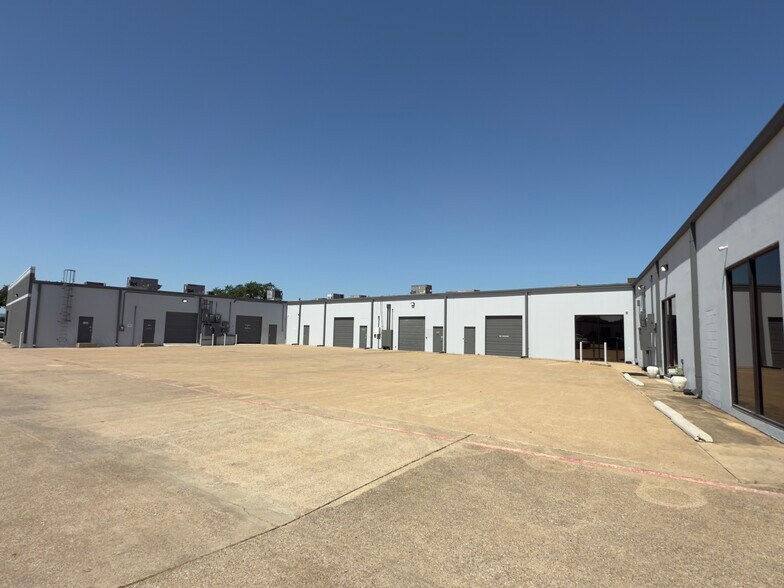 1900 Firman Dr, Richardson, TX for lease - Building Photo - Image 3 of 4
