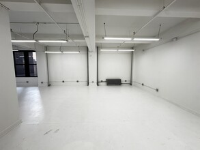 325 W 38th St, New York, NY for lease Building Photo- Image 1 of 6