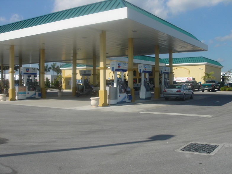 19 Gas Station Portfolio For Sale portfolio of 19 properties for sale on LoopNet.com - Primary Photo - Image 3 of 13