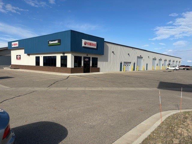 111 NE 45th Ave, Minot, ND for lease - Building Photo - Image 1 of 11