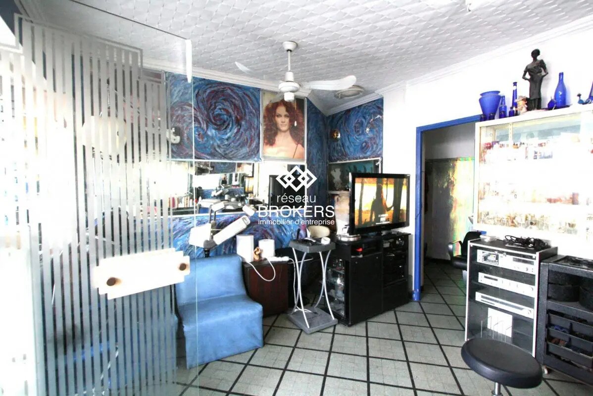 Retail in Marseille for sale Interior Photo- Image 1 of 4