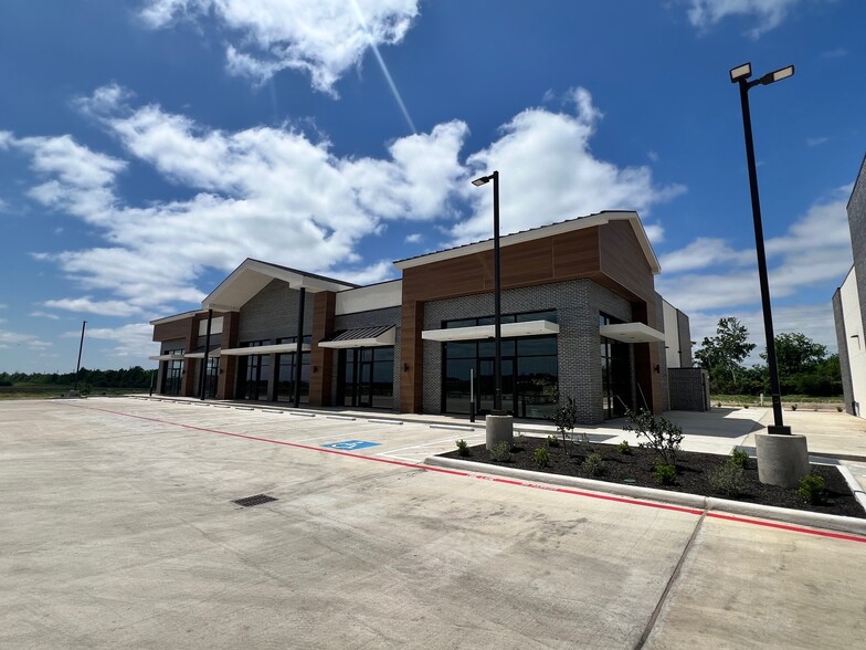 11225 FM 359 Rd, Richmond, TX for lease - Building Photo - Image 2 of 3