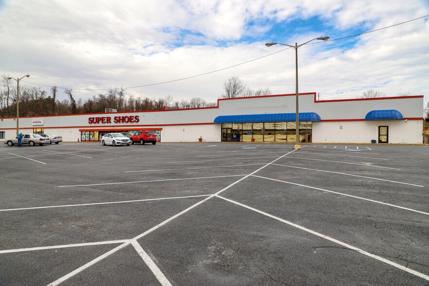 1104 Greenville Ave, Staunton, VA for lease - Primary Photo - Image 1 of 36