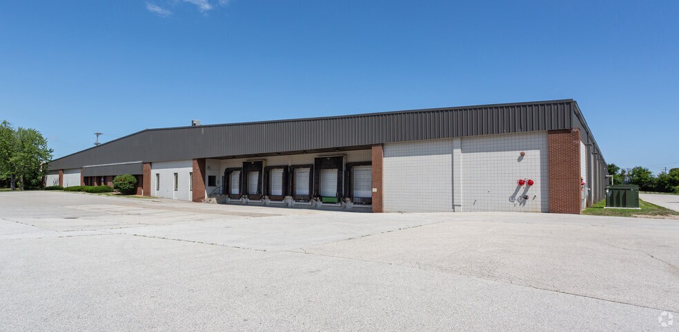 7300 N 60th St, Milwaukee, WI for lease - Building Photo - Image 2 of 6