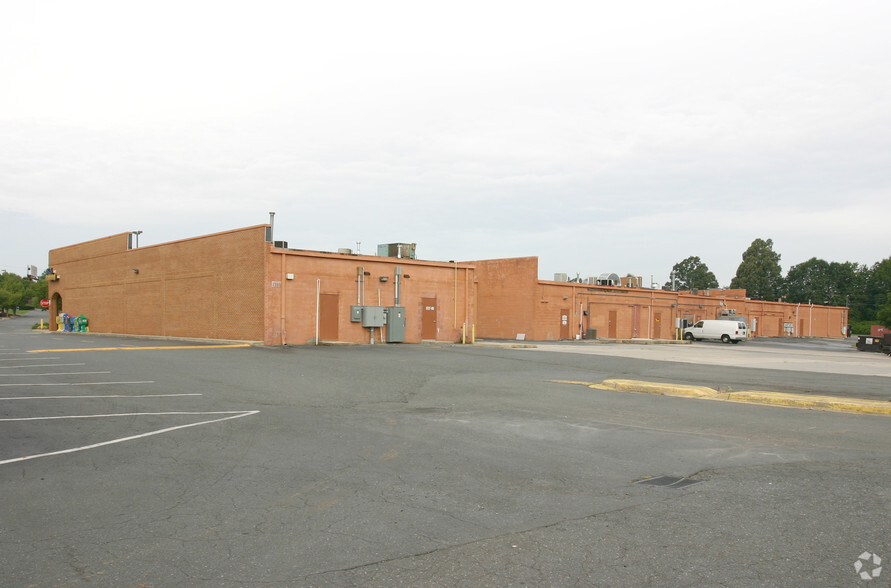 1609-1727 N Sardis Rd, Charlotte, NC for lease - Building Photo - Image 3 of 20