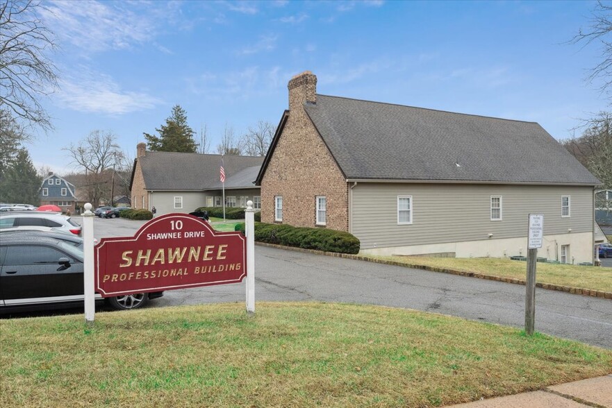 10 Shawnee Dr, Watchung, NJ for lease - Building Photo - Image 1 of 15