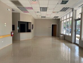 155 N Seymour Ave, Mundelein, IL for lease Building Photo- Image 2 of 10