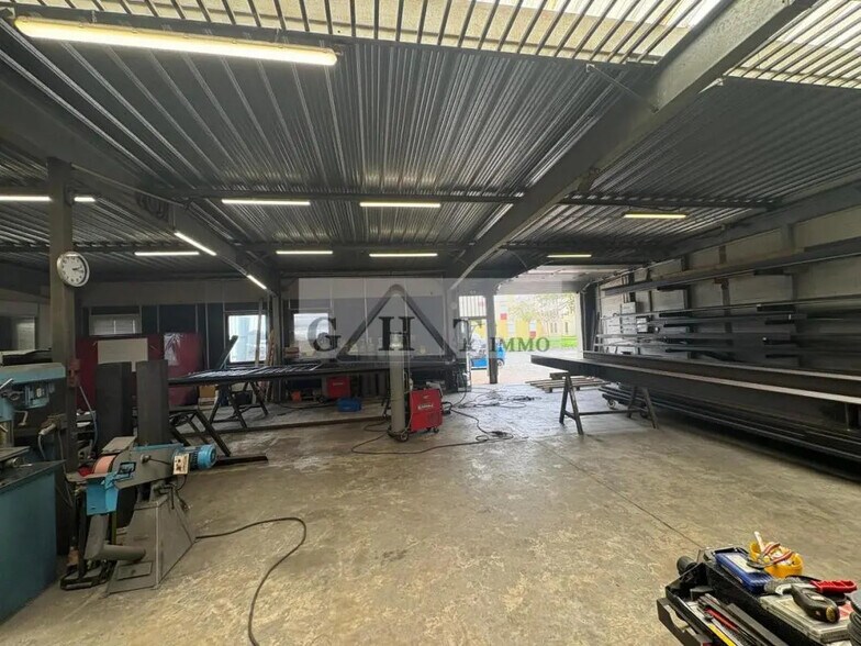 Industrial in Vaux-le-Pénil for sale - Interior Photo - Image 1 of 5