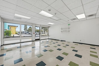 11555 Sorrento Valley Rd, San Diego, CA for lease Interior Photo- Image 2 of 7