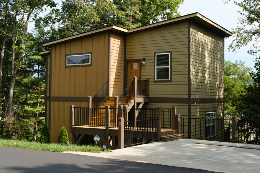 14 Red Maple Dr, Weaverville, NC for sale - Building Photo - Image 3 of 38