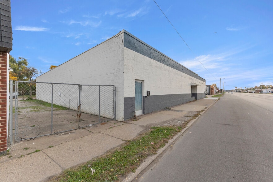 1056-1060 Southfield Rd, Lincoln Park, MI for lease - Building Photo - Image 2 of 22