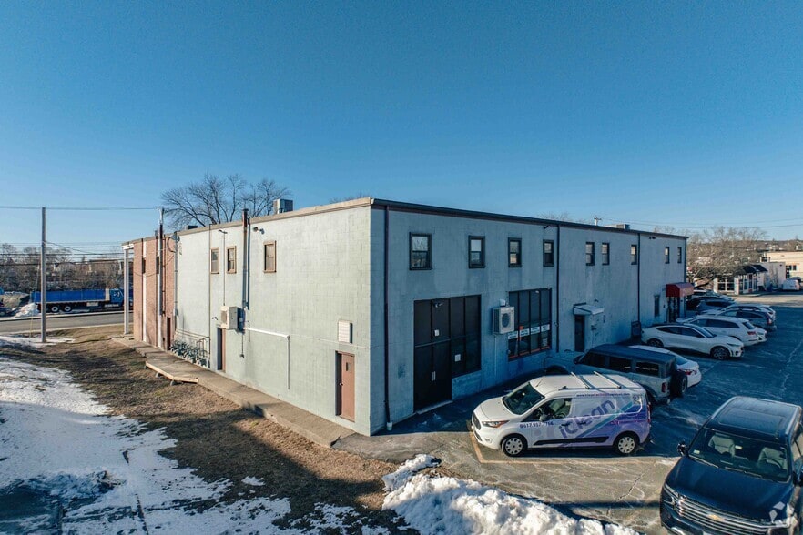 214 Commercial St, Malden, MA for lease - Building Photo - Image 2 of 4