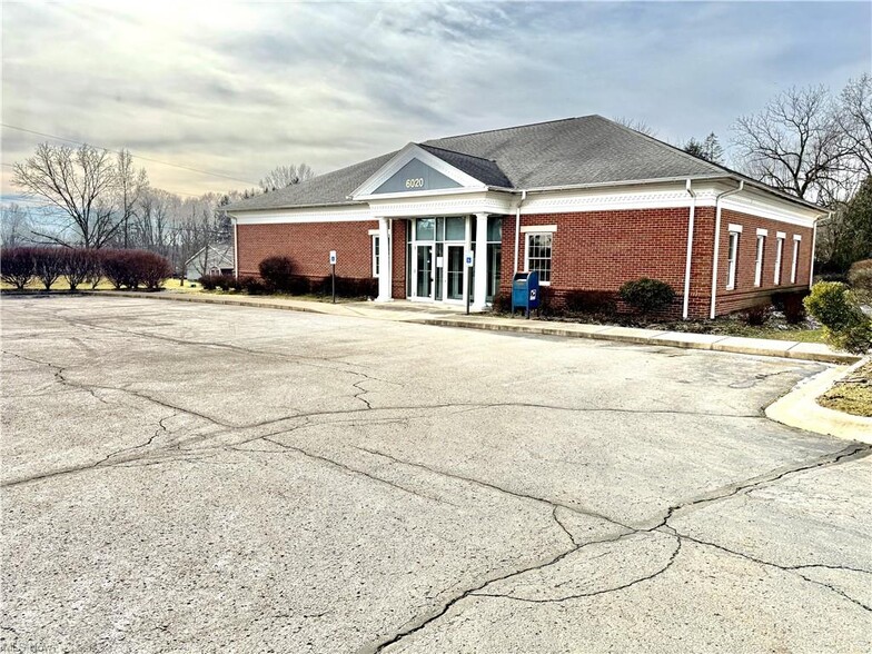 6020 Manchester Rd, Akron, OH for lease - Building Photo - Image 1 of 40