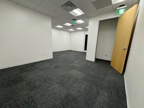 5500 Ming Ave, Bakersfield, CA for lease Interior Photo- Image 1 of 8