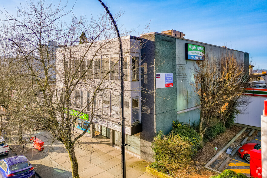 1221 Lonsdale Ave, North Vancouver, BC for lease - Primary Photo - Image 1 of 5