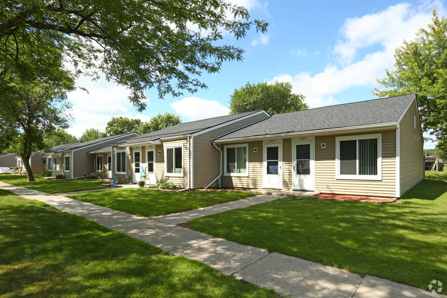 1924 N Villa Ct, Essexville, MI for sale - Primary Photo - Image 1 of 1