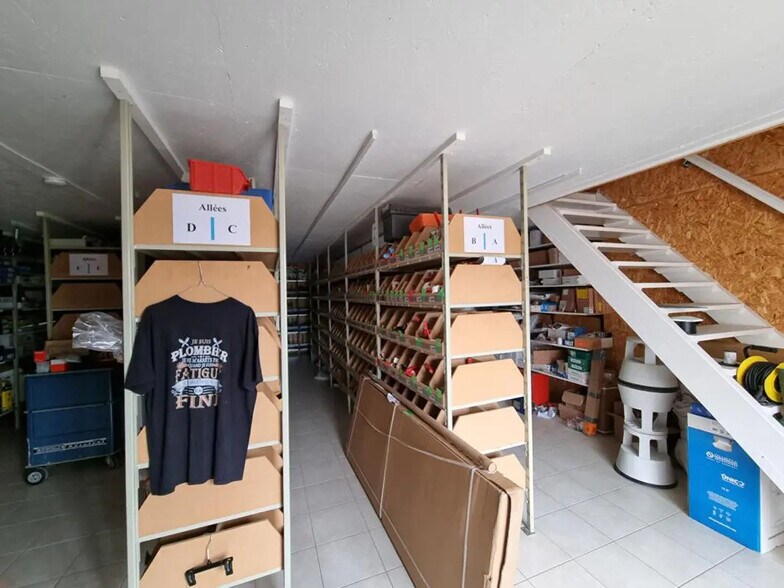 Industrial in Châteauneuf-sur-Loire for sale - Interior Photo - Image 2 of 3