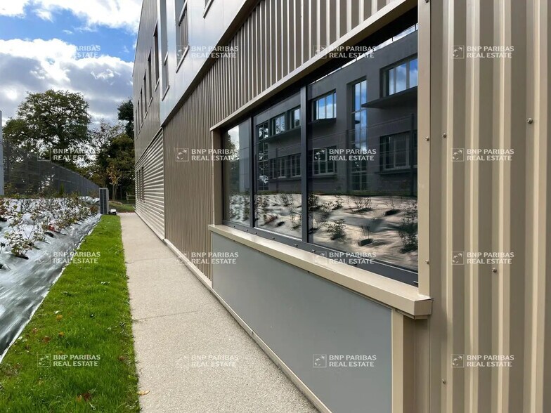 Flex in Carquefou for sale - Building Photo - Image 3 of 12