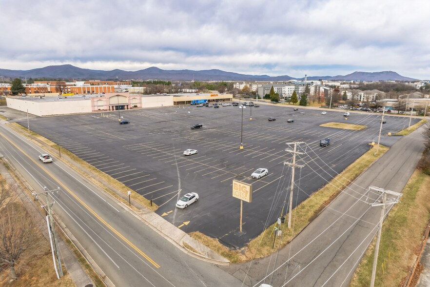2911-2935 Hershberger Rd NW, Roanoke, VA for sale - Building Photo - Image 2 of 3