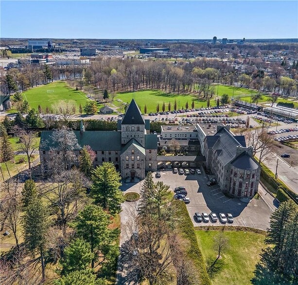 120-132 Rue Saint-Charles-Borromée N, Joliette, QC for sale - Primary Photo - Image 1 of 6