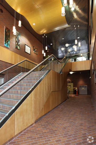 250 Monroe Ave NW, Grand Rapids, MI for lease - Lobby - Image 3 of 9