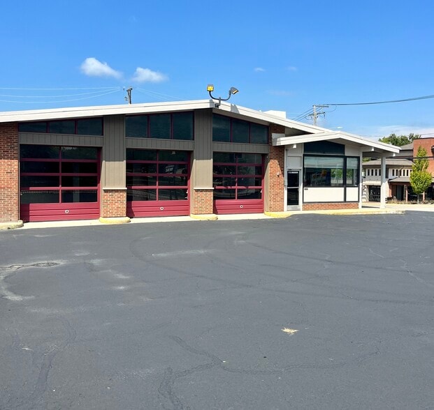 5 S Madison St, Oswego, IL for lease - Building Photo - Image 2 of 23
