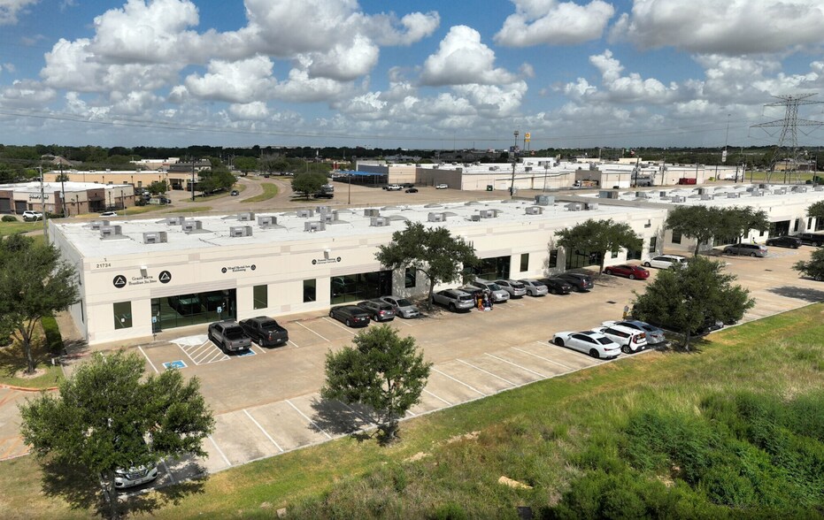 21734 Provincial Blvd, Katy, TX for lease - Primary Photo - Image 1 of 13