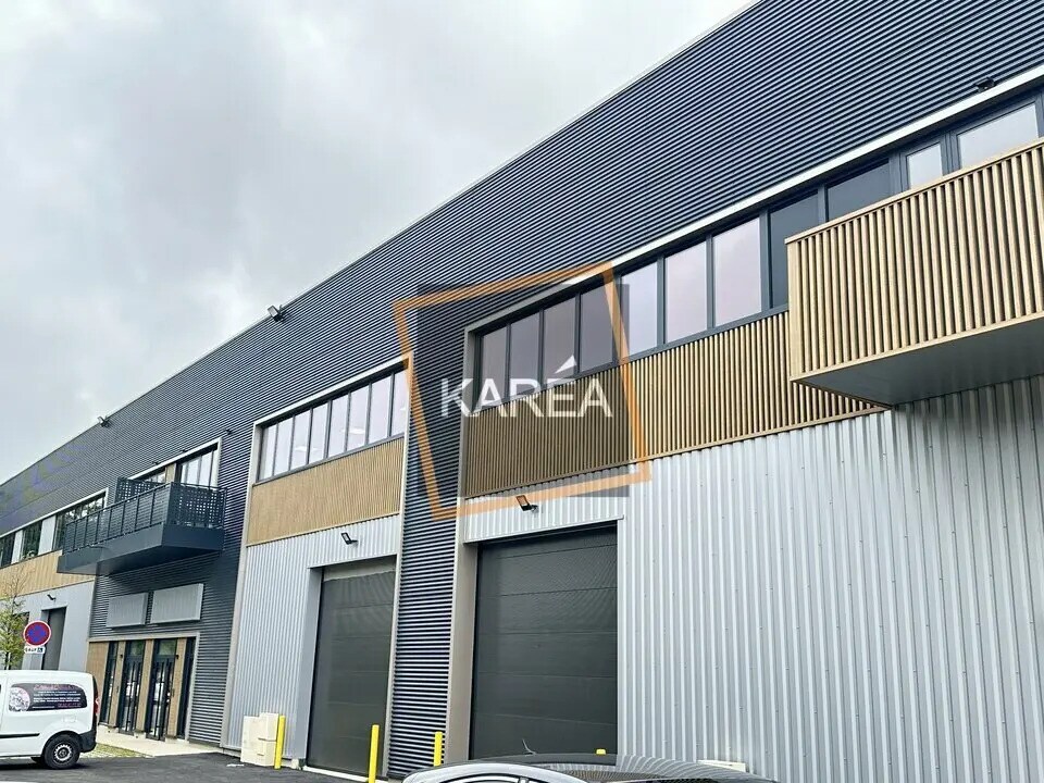 Flex in Chalifert for lease Building Photo- Image 1 of 6