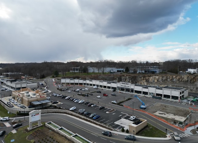 801 Bridgeport Ave, Shelton, CT for lease - Building Photo - Image 3 of 9