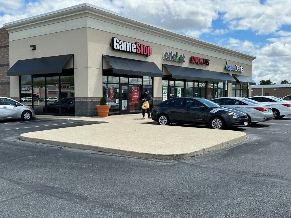 1121 S Main St, Bowling Green, OH 43402 The Shoppes on South Main