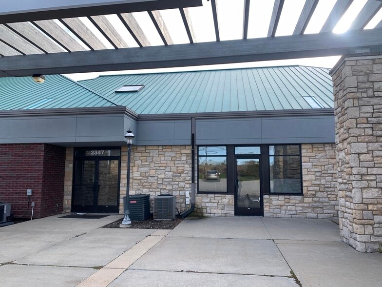 2347-2359 Silvernail Rd, Pewaukee, WI for lease - Building Photo - Image 2 of 28