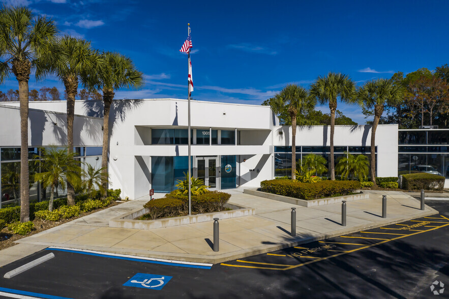 12973-12985 N Telecom Pky, Temple Terrace, FL for lease - Building Photo - Image 2 of 8