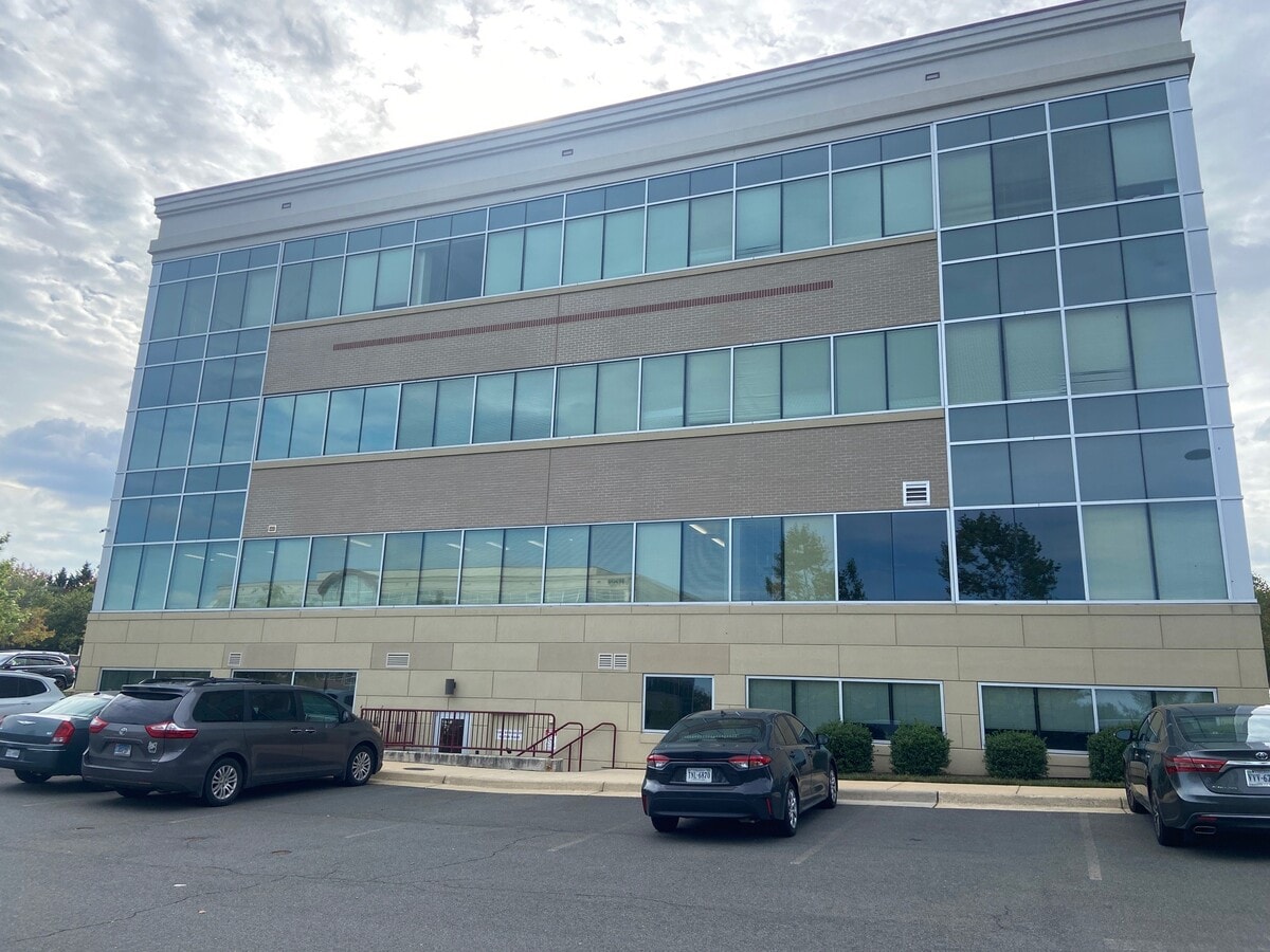 19490 Sandridge Way, Lansdowne, VA 20176 - Unit 50,60 -  - Interior Photo - Image 1 of 8