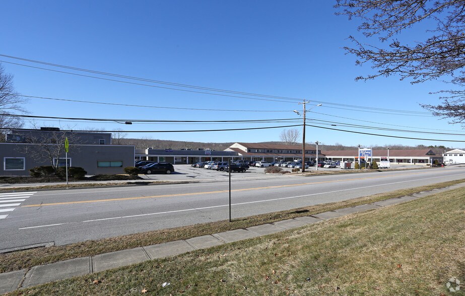 170 Flanders Rd, Niantic, CT 06357 Midway Plaza