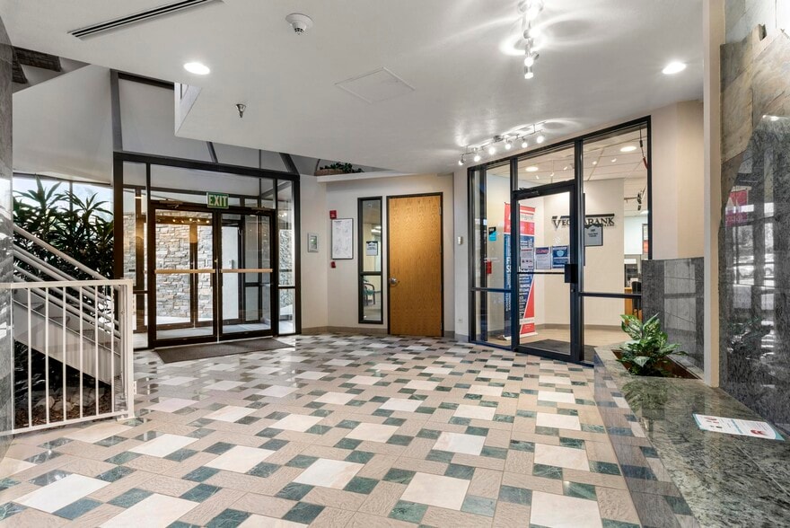 6901 S Pierce St, Littleton, CO for lease - Lobby - Image 2 of 7