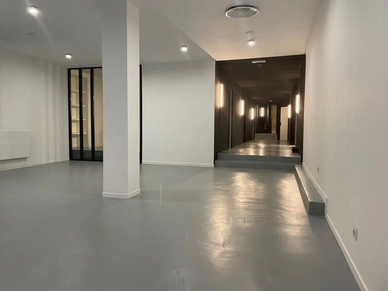 Retail in Bordeaux for lease - Interior Photo - Image 3 of 7