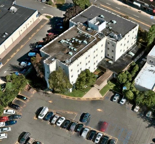 211 Essex St, Hackensack, NJ for lease - Building Photo - Image 2 of 9